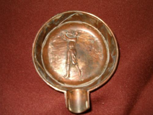 Embossed golfer ashtray small